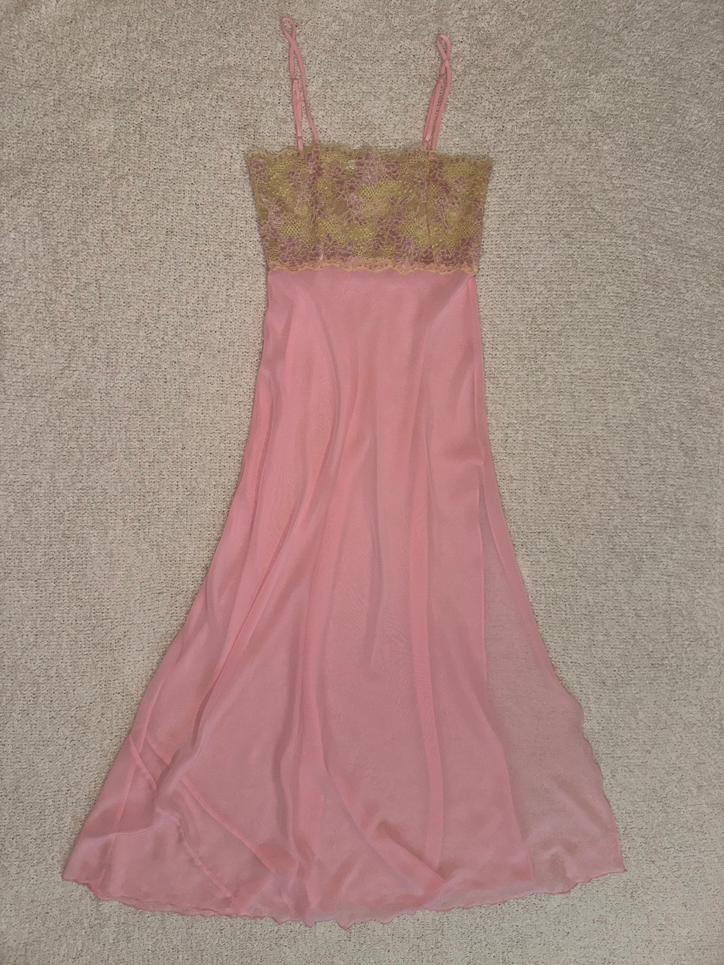 Vintage Victoria’s Secret nightgown 🍌