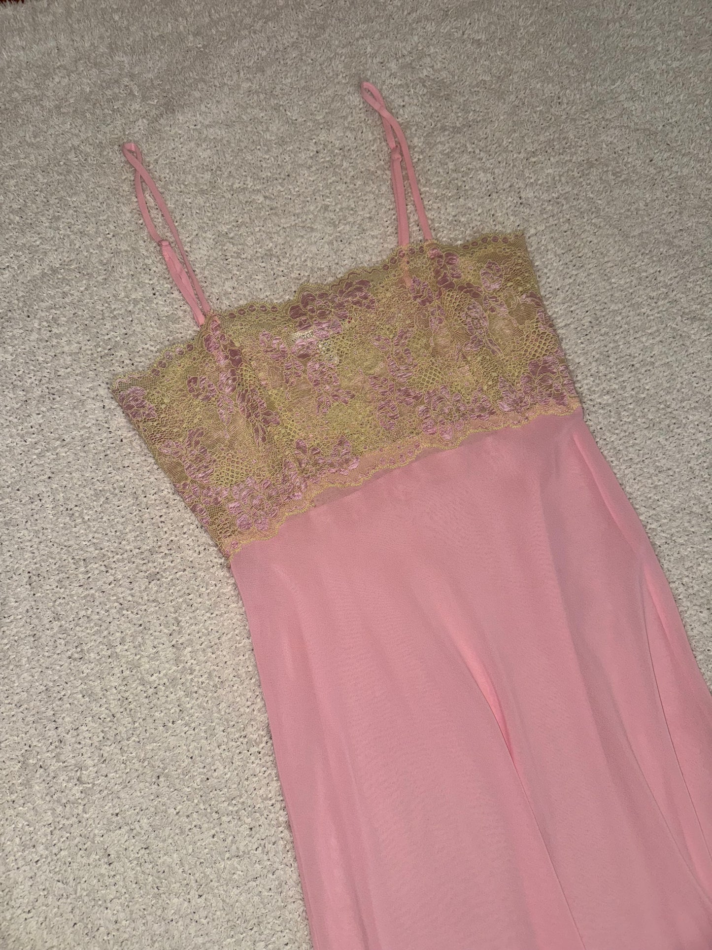 Vintage Victoria’s Secret nightgown 🍌