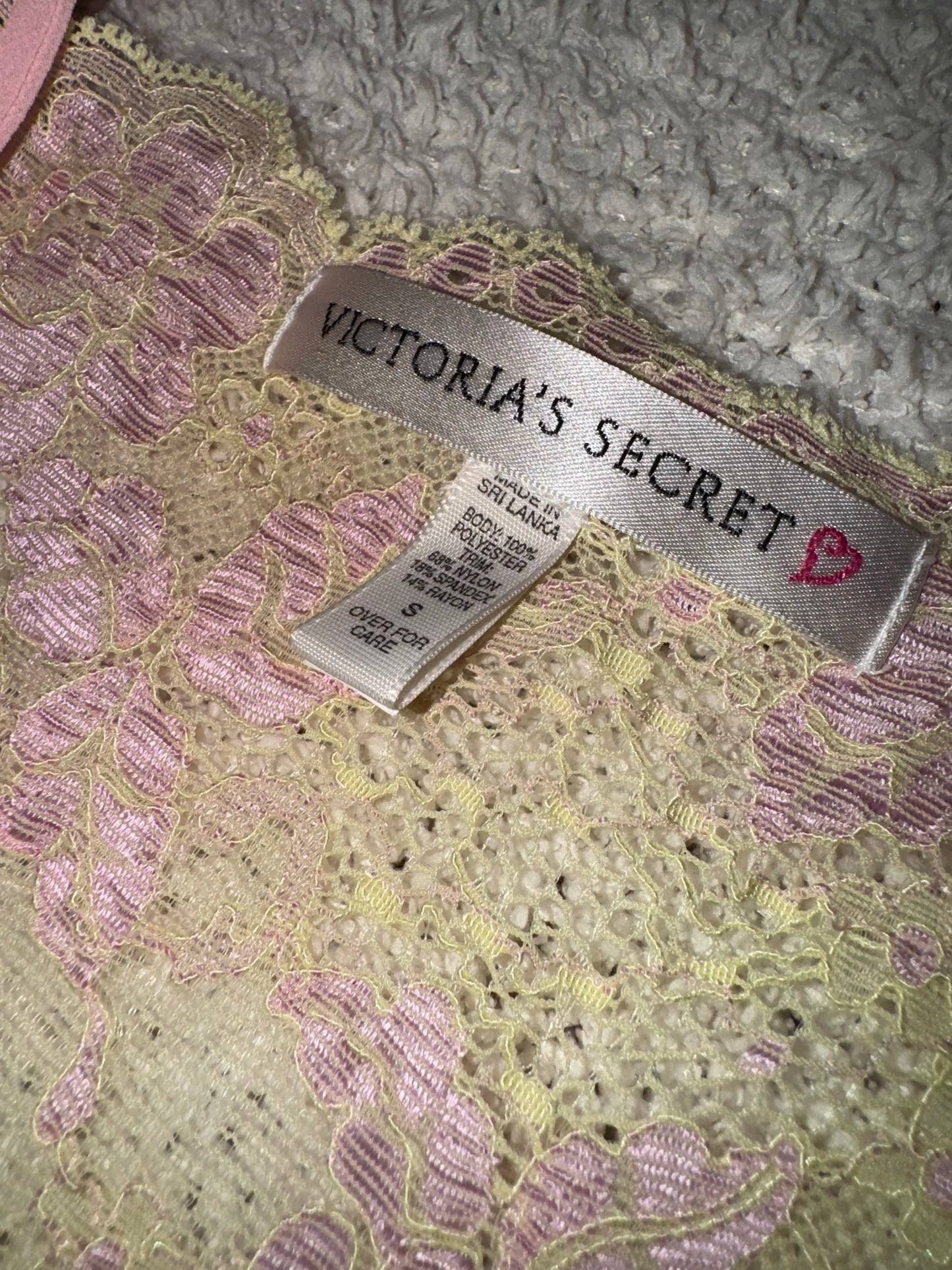 Vintage Victoria’s Secret nightgown 🍌