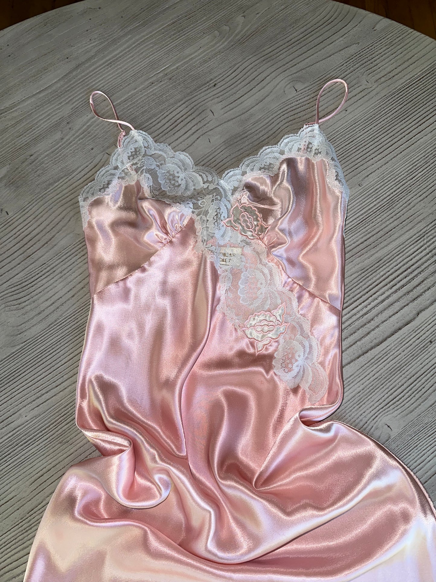 Victoria’s Secret vintage baby pink nightgown(XS/P)🤍